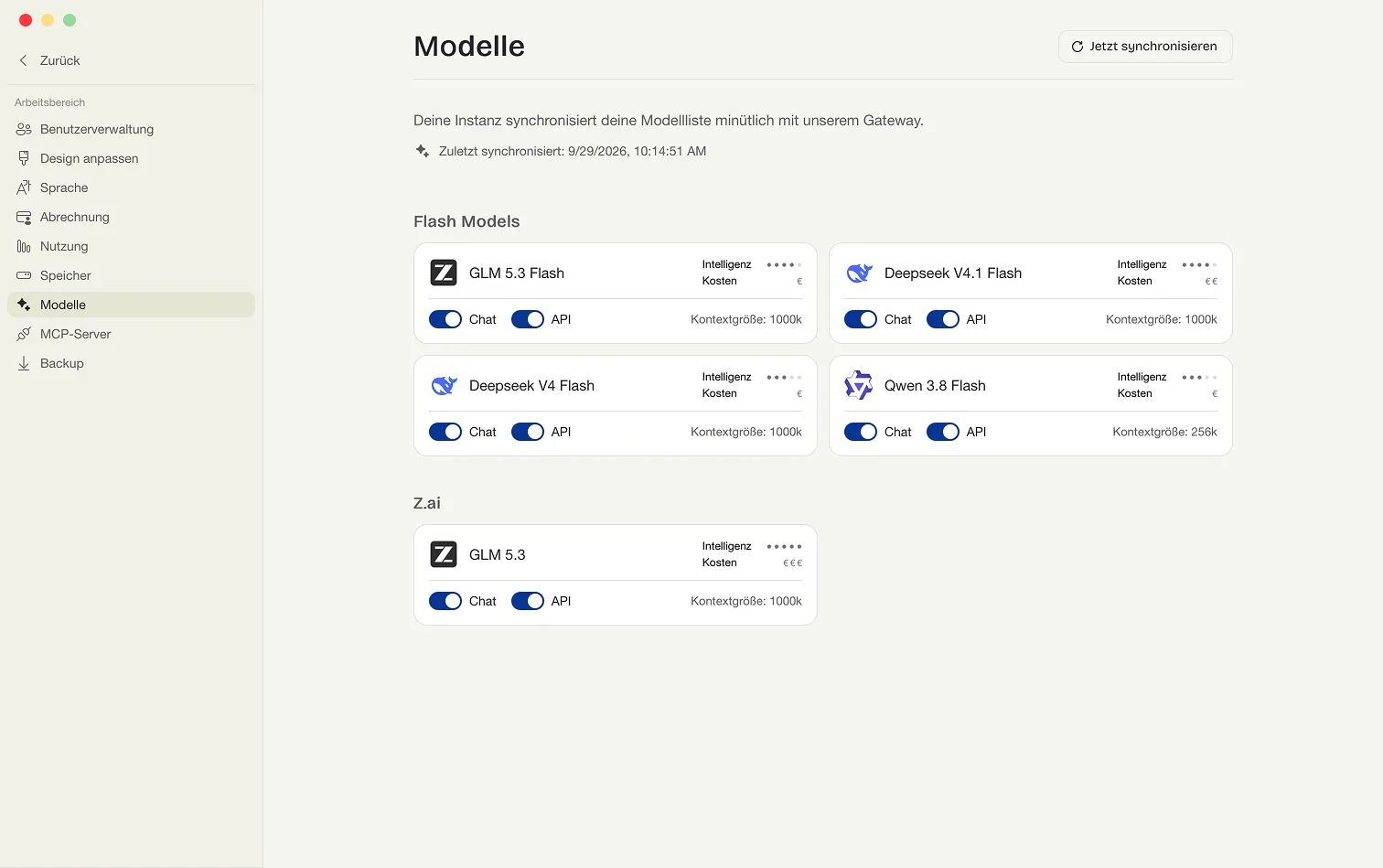 Die Admin-Seite Modelle mit Modellkarten, Schaltern für Chat und API und dem Knopf Jetzt synchronisieren